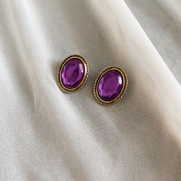 Vintage Jewelry - Vintage Oval Purple Jewel Gold Clip Earrings